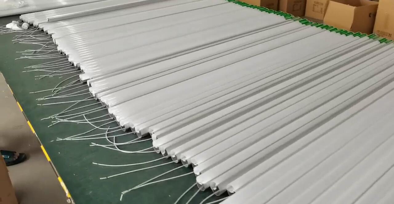 4ft LED light bulbs