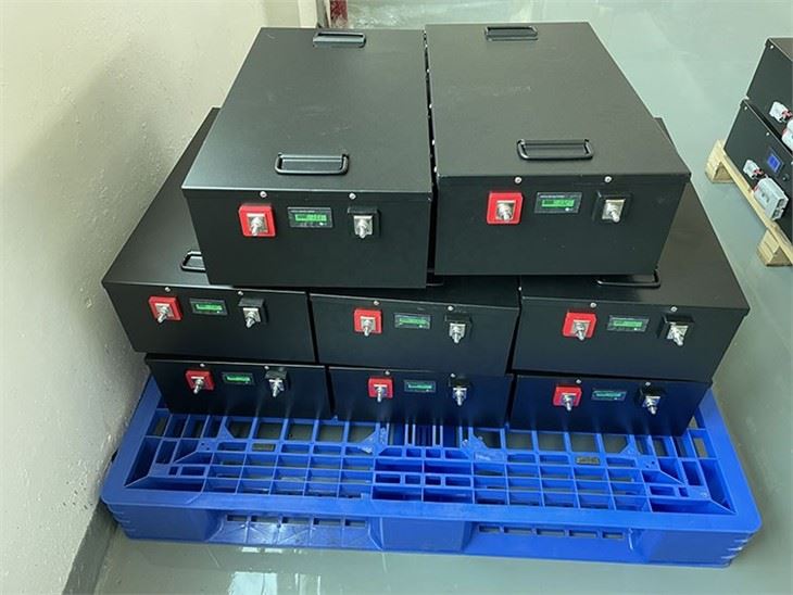luminous solar battery