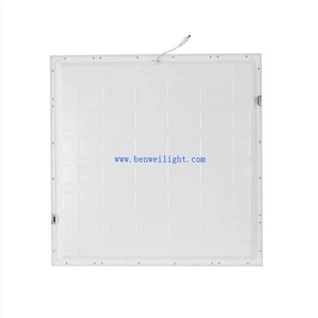 2x2 LED-Leuchte zur Oberflächenmontage