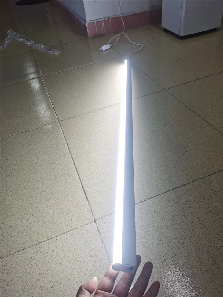 18W T5 LED-Röhre mit Halterungen und Kabel