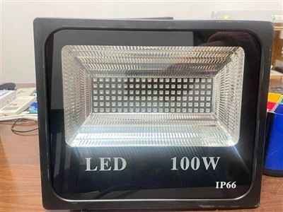 100 W LED-Schwarzlichter für Glow-Party