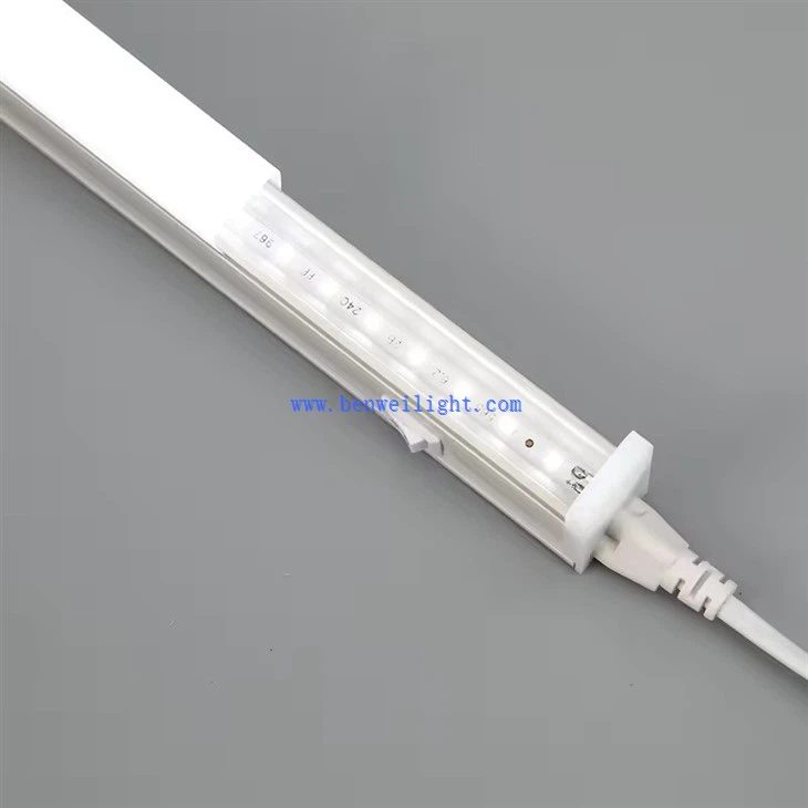 T5 Linkable Integrated LED Tube Light fixture with switch 1